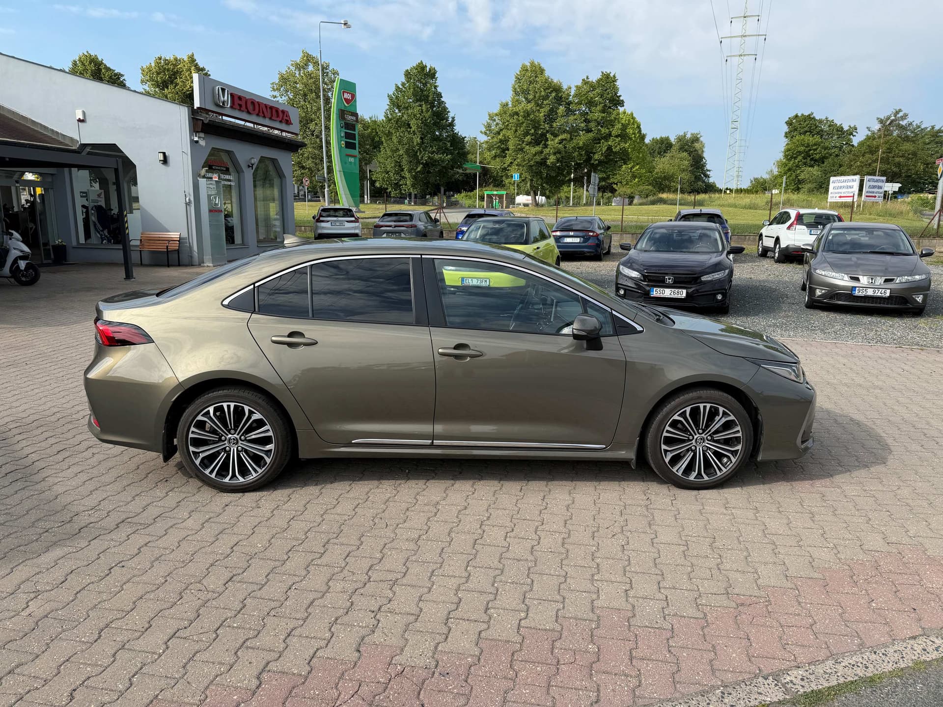 Toyota Corolla 1,6 VVTi Style + Chrom paket 97kW - Fotografie 2