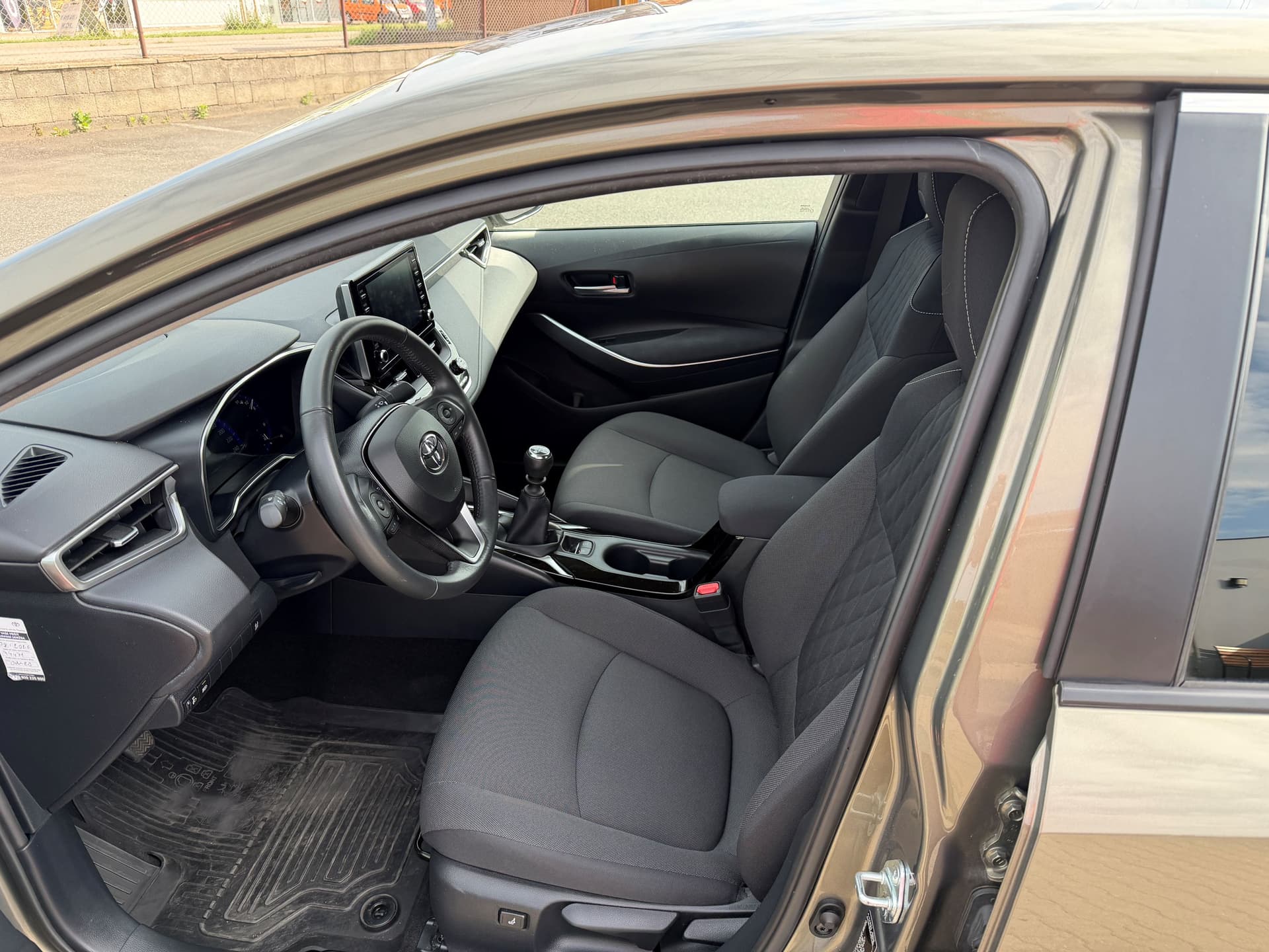 Toyota Corolla 1,6 VVTi Style + Chrom paket 97kW - Náhled 8
