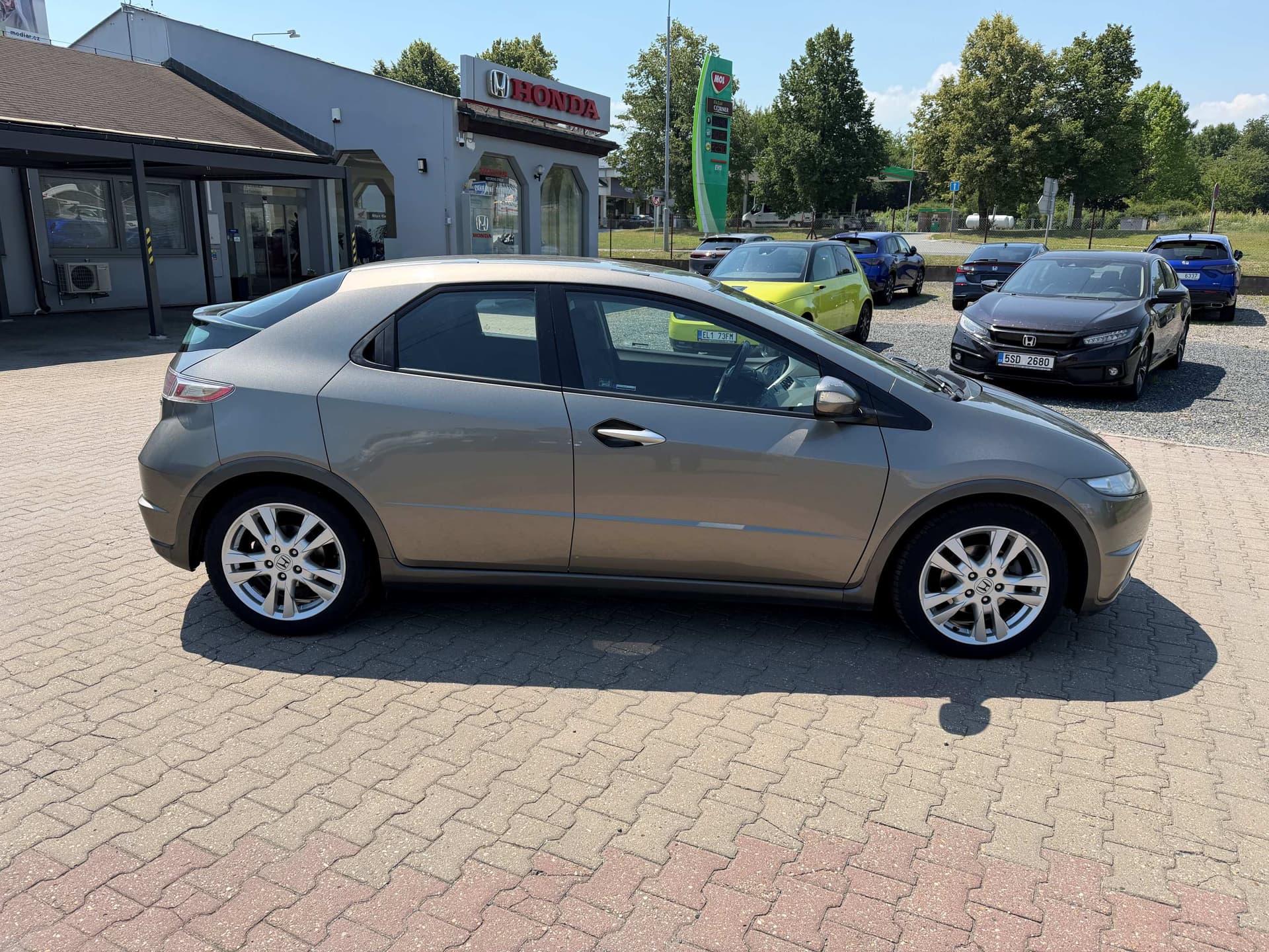 Honda Civic 5D 1,8 Sport 6MT - Fotografie 2