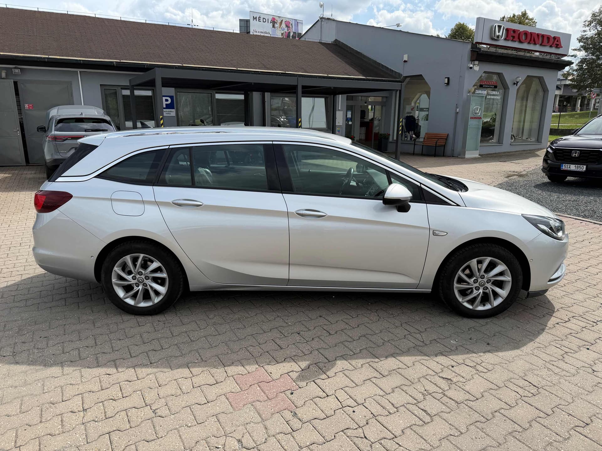 Opel Astra 1,4 Sports Tourer+ - Мініатюра 4