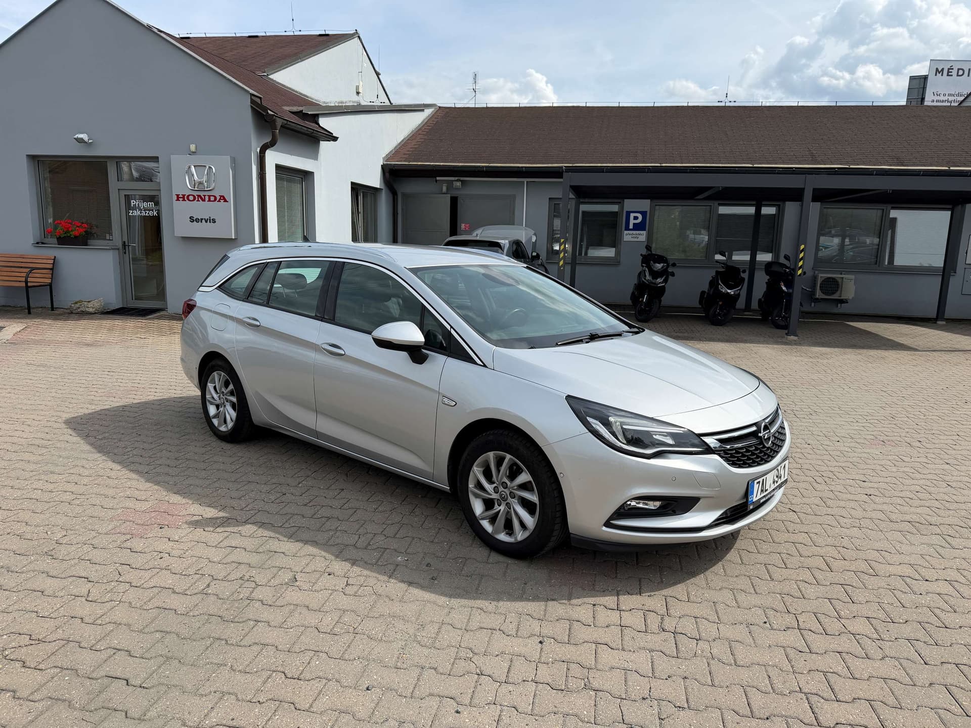Opel Astra 1,4 Sports Tourer+ - Мініатюра 3
