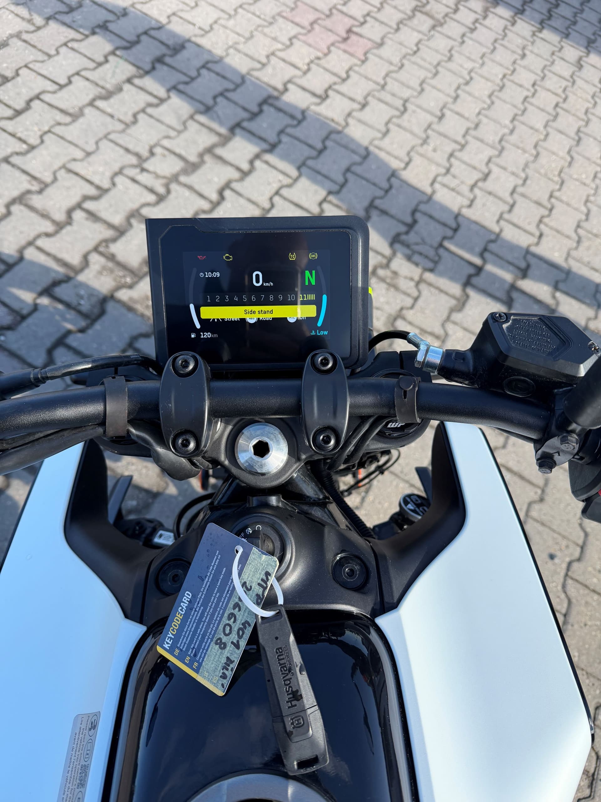 Husqvarna Vitpilen 401 - Thumbnail 5